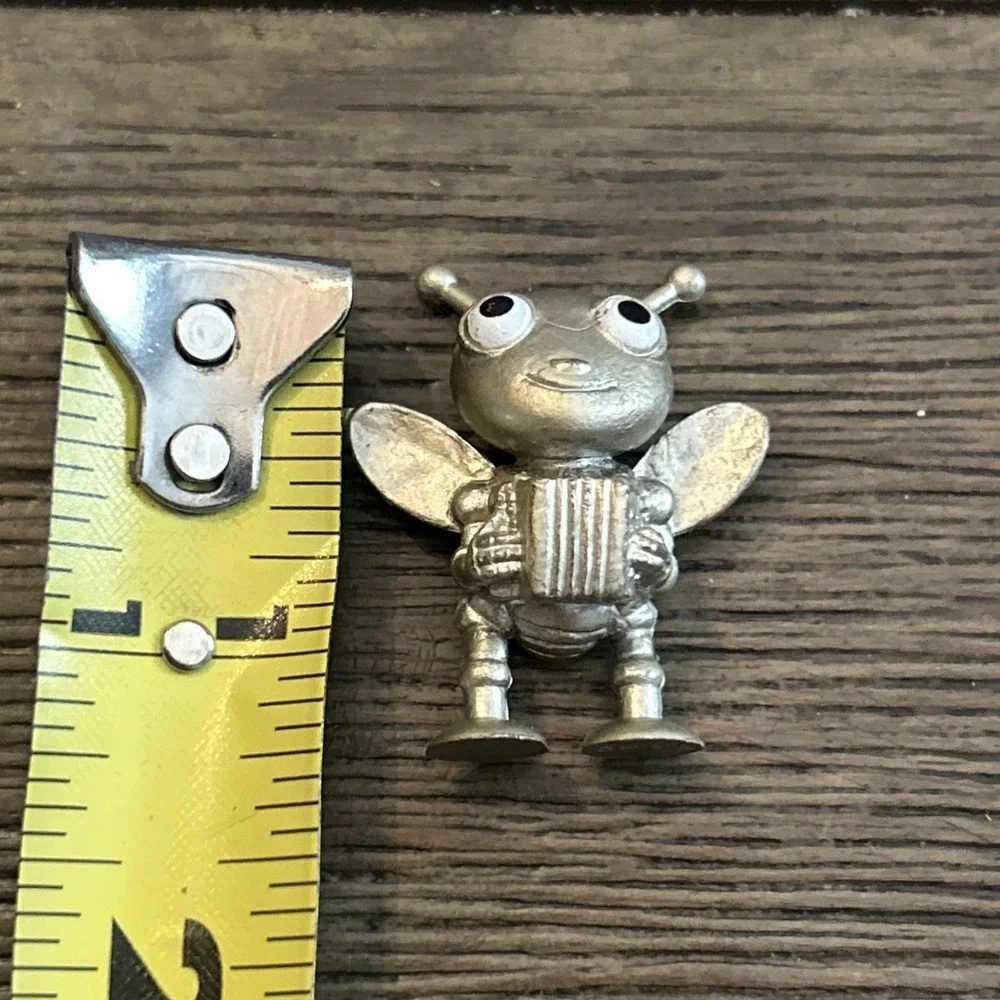 Alien Bees Guitar Silver Color Miniature VTG Music‎ Gumball Machine Rubber RARE